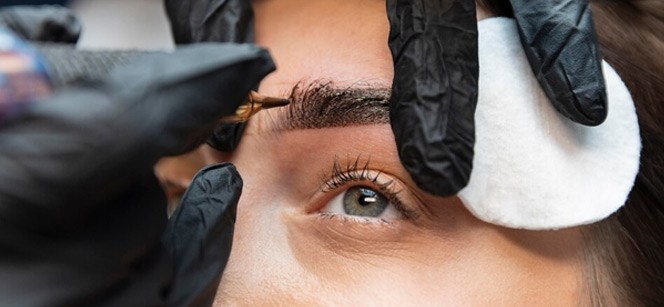 Преимущества курса перманентного макияжа в учебном центре «Элина»: